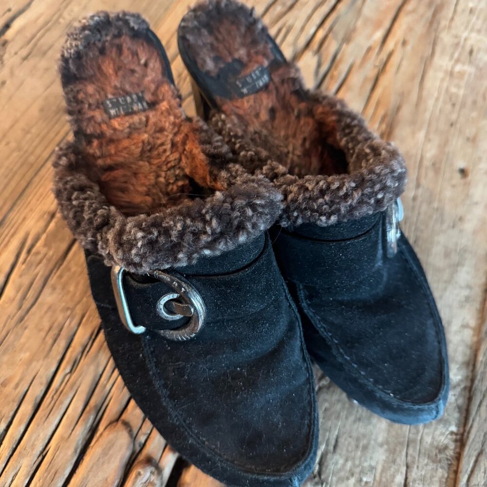 Stuart Weitzman Stylish Black Heeled Mules with Fur Trim- Size 8.5